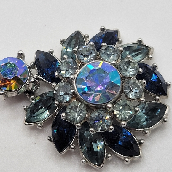 VTG "Crown" Trifari Pendant Necklace | Siver Tone, Shades of Blue | SIGNED - Picture 3 of 8